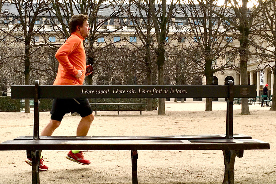 Les bancs-poèmes du Palais Royal